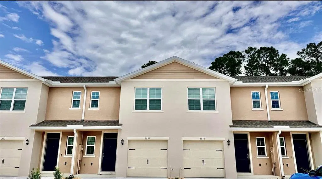3 bed, 2.5 bath, 1515 sqft, $1,900 — Photo 1