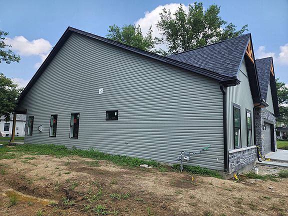4th image of 630 W Lake Dr