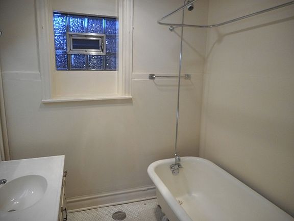 4th image of 1658 W Summerdale Ave #3 E