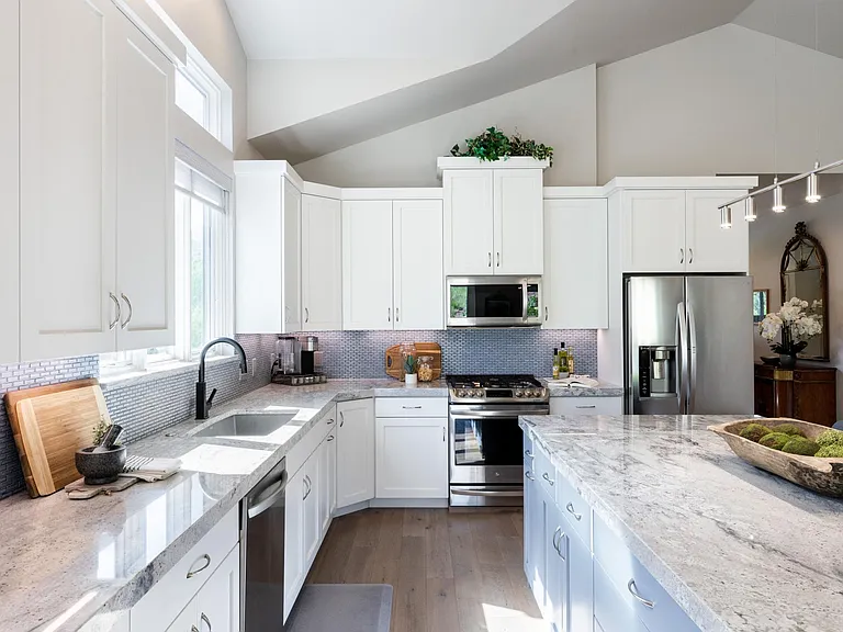 1426 N Montchapel Ln — Photo 9