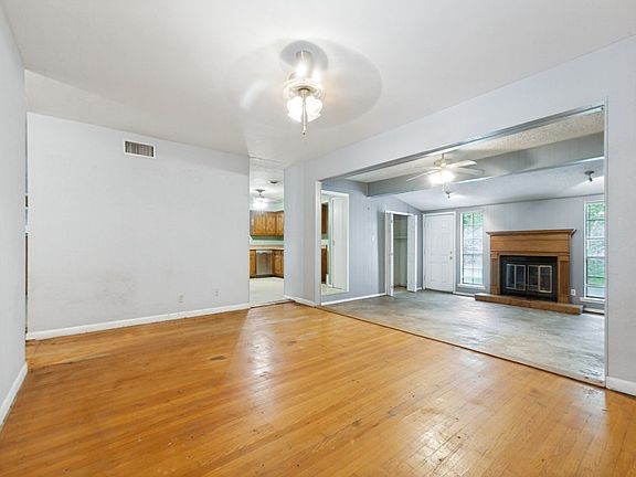 2nd image of 917 Blossom Cir