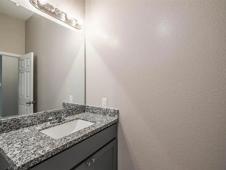 3207 Avenue O — Photo 25