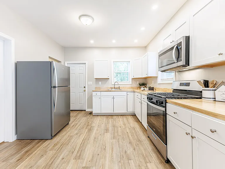 1239 S Plymouth Ave — Photo 7