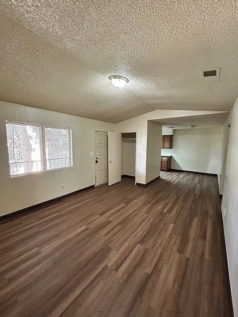 038- 3313 Chester Ln — Photo 2