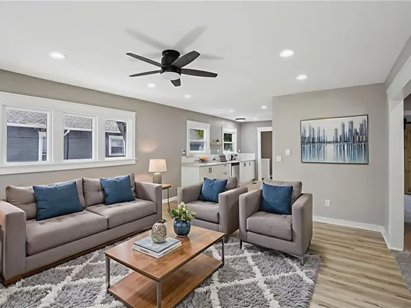 816 W 5th St, Ottawa, KS 66067