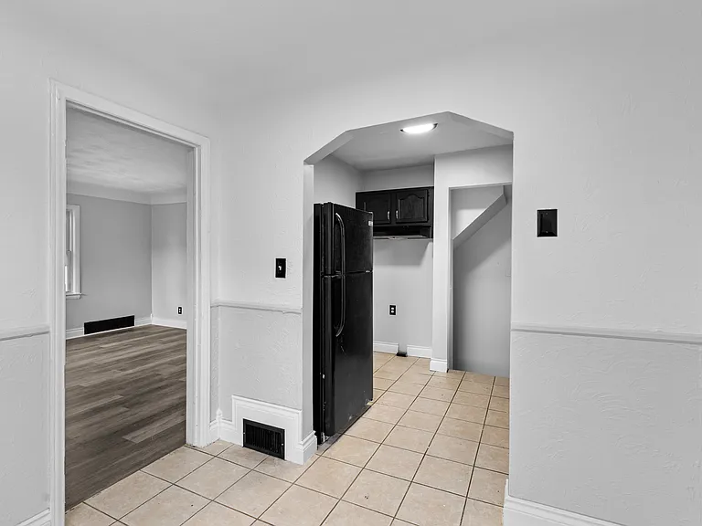 929 White Ave — Photo 12