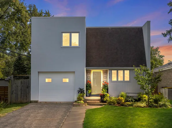 211 E Traube Ave, Westmont, IL 60559