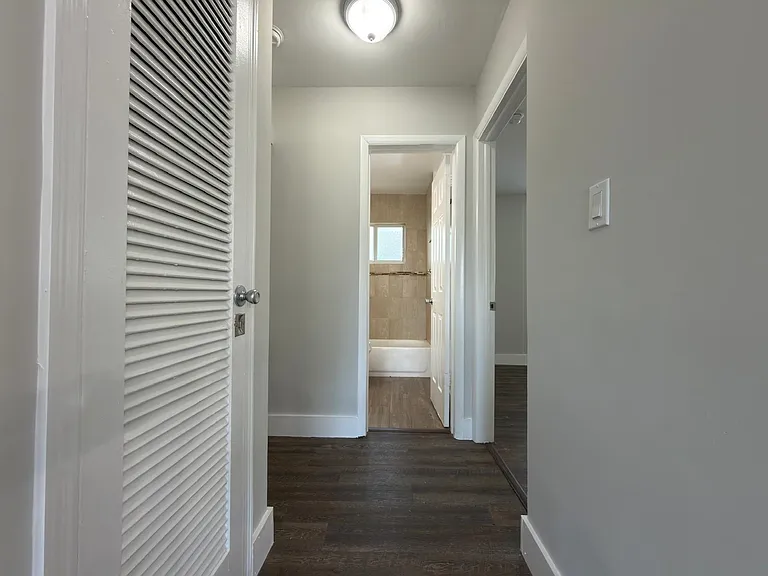 600 NW 18th St W — Photo 24