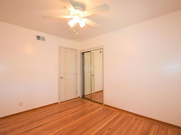 3rd image of 719 Brentwood Dr