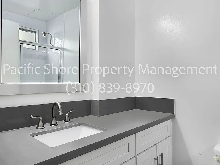 868 West Knoll Apartments — Photo 14