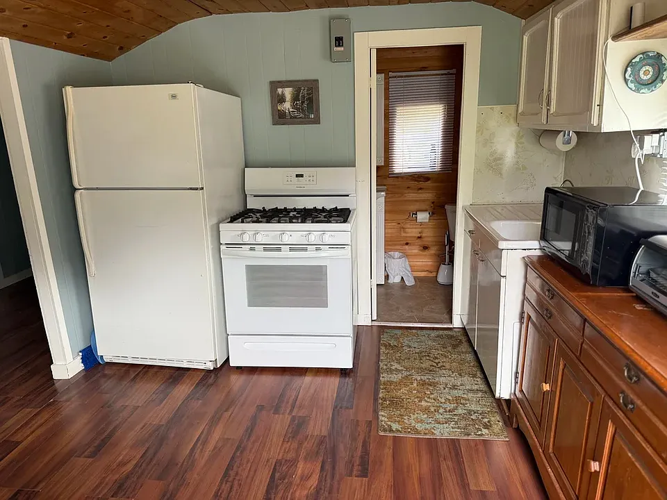 3870 E Duck Lake Rd #11
