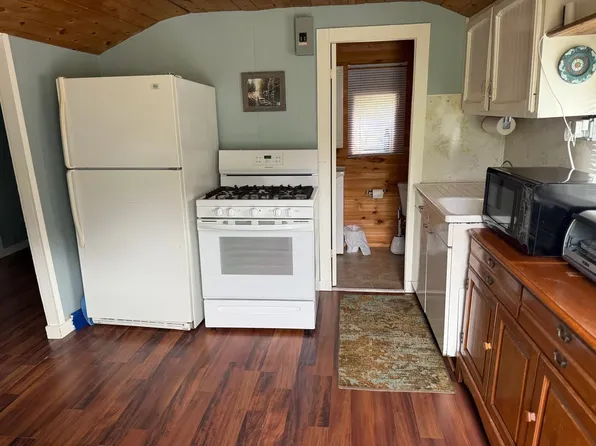 3870 E Duck Lake Rd, Grawn, MI