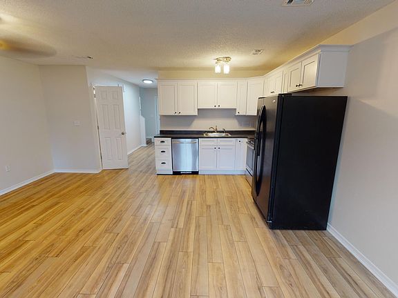 3rd image of 635 Virginia Oak Ct