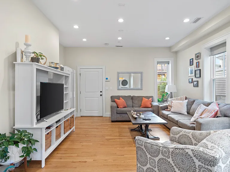 73 Sawyer Ave #3 — Photo 5