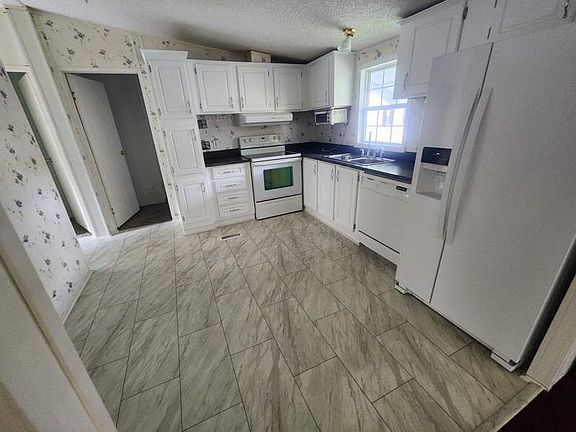 3rd image of 1029 Palm Dr #283