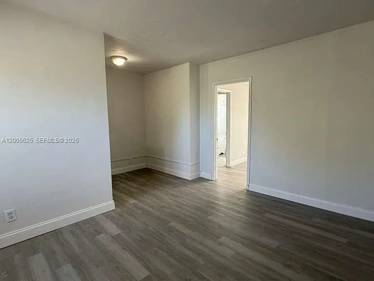 1628 SW 7th St #9 — Photo 6