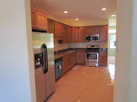 3rd image of 35 Callaway Dr Unit 1