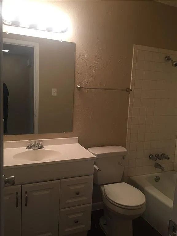 Studio, 1.0 bath, 450 sqft, $795 — Photo 3