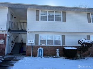 8 Minnesota Dr APT B, Matawan, NJ 07747