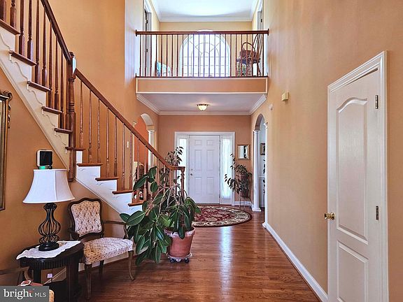 3rd image of 609 Ravenglass Dr