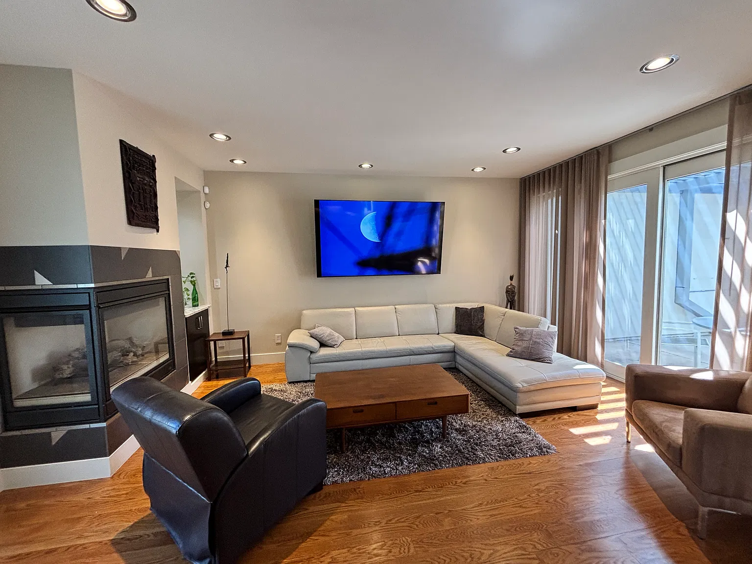 4 bed, 3550 sqft, $5,695 — Photo 1