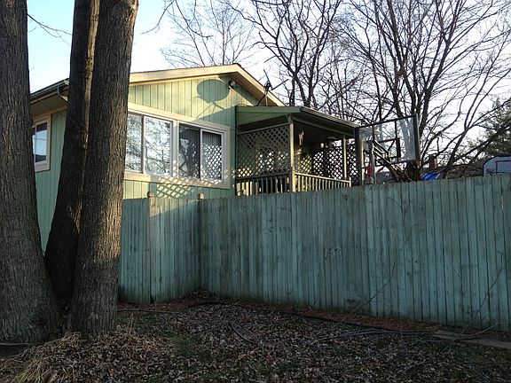 4th image of 615 Clinton River Dr
