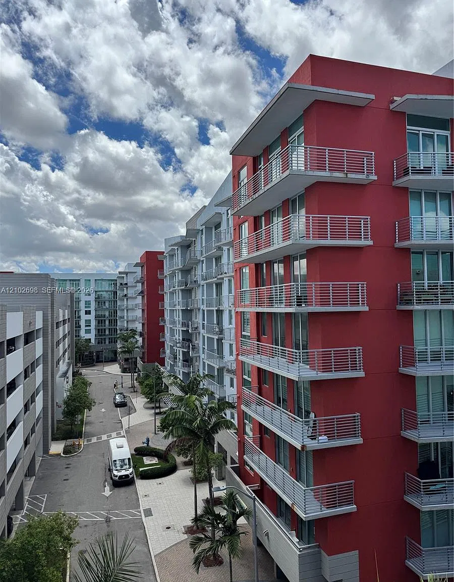 Midtown Doral Condo 4 — Photo 1