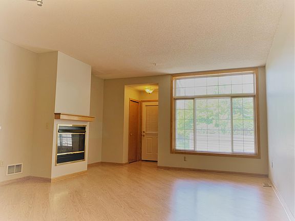 Living room in the Lower Level has 9" Ceiling, a gas fireplace.