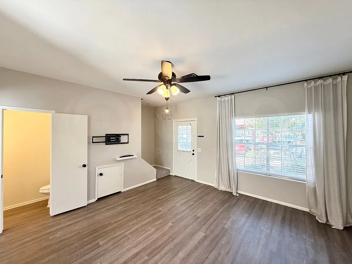 2 bed, 2.5 bath, 1136 sqft, $1,895 — Photo 3
