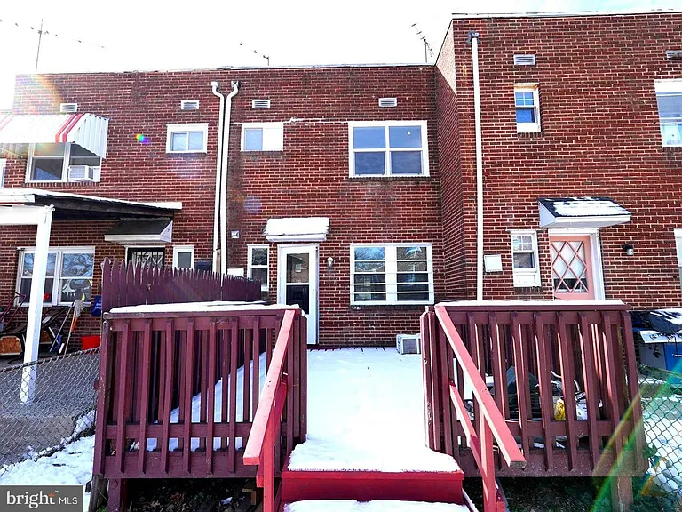 3745 Schleicher Ave — Photo 12