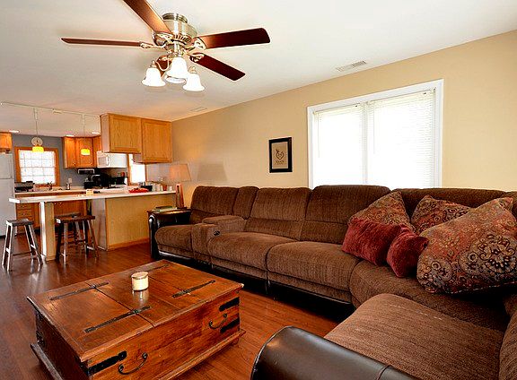 5th image of 827 Sheridan Dr