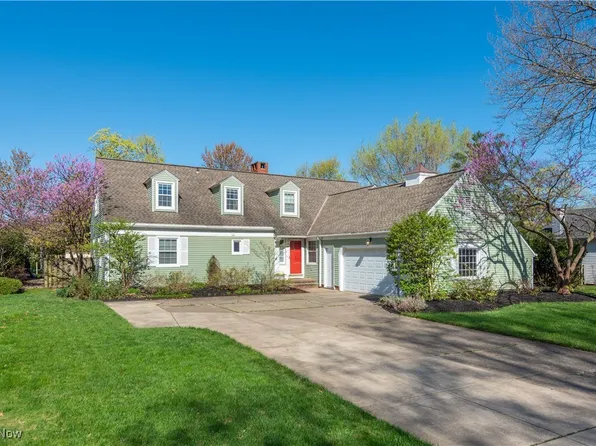 3770 E Surrey Ct, Rocky River, OH 44116