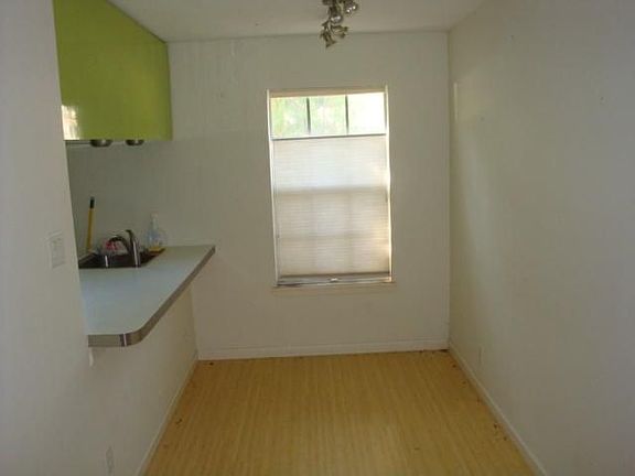 4th image of 300 Crockett St APT 118