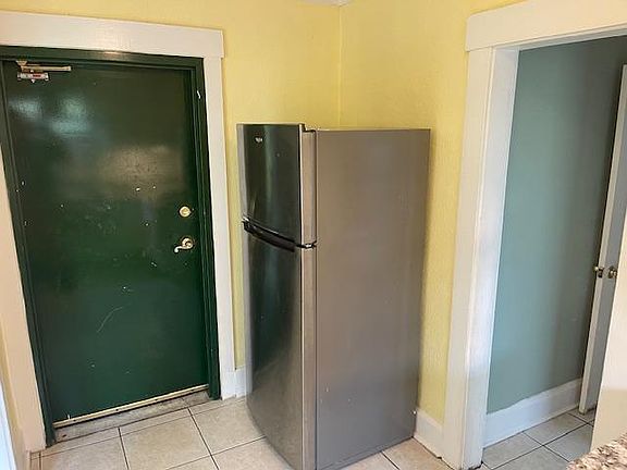 5th image of 859 Newton Ave S #4
