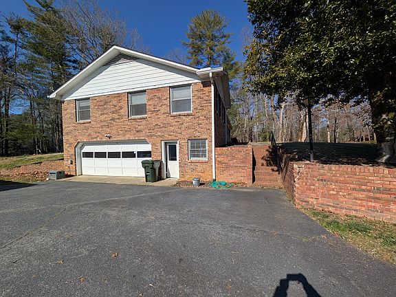 3rd image of 115 Hudson Dr