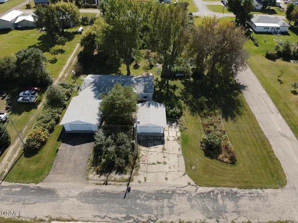 601 Avenue E #B, Napoleon, ND 58561