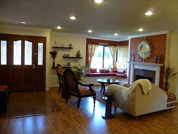 2nd image of 890 Glenhill Dr