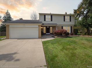 36870 Gardner St, Livonia, MI 48152