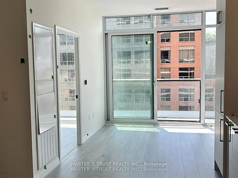 280 Dundas St W #906 — Photo 5