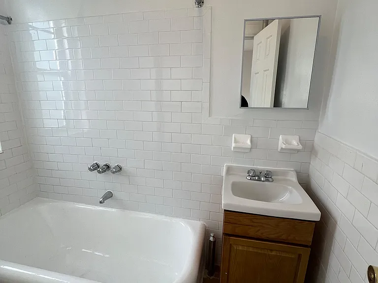 3332 Steuben Ave — Photo 9