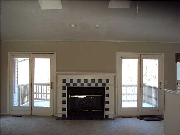 3rd image of 24 Tennyson Ln