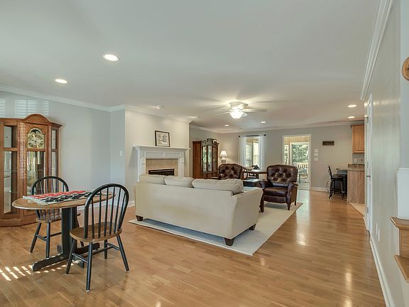 3rd image of 6829 Amberfield Ln
