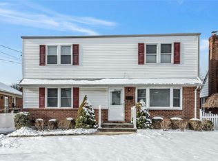 217 Latham Rd, Mineola, NY 11501