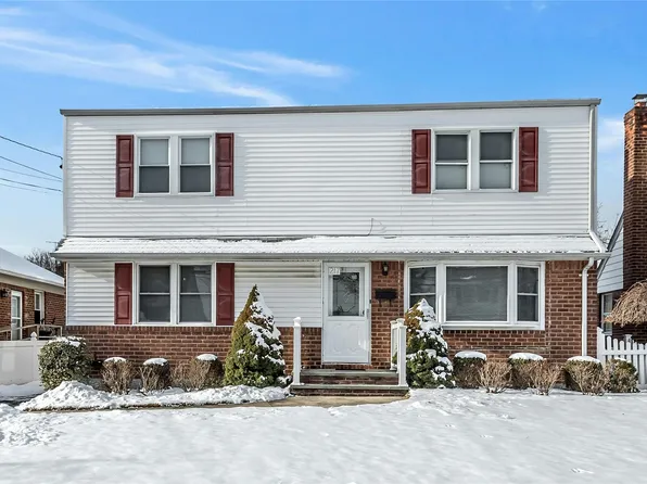217 Latham Road, Mineola, NY 11501