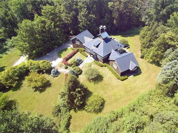 29 Chestnut Woods Road, Redding, CT 06896