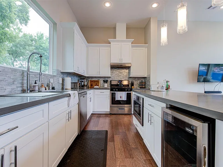 6009 Gardendale Dr #D — Photo 5