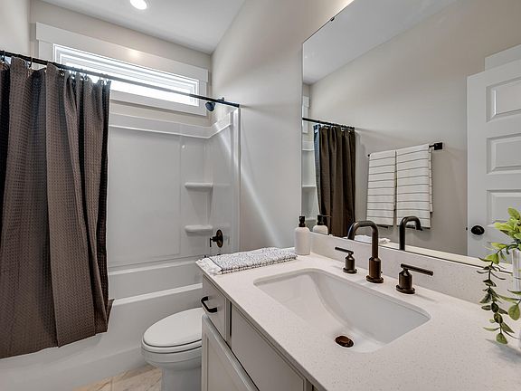 4th image of 224 Creek Pointe Dr