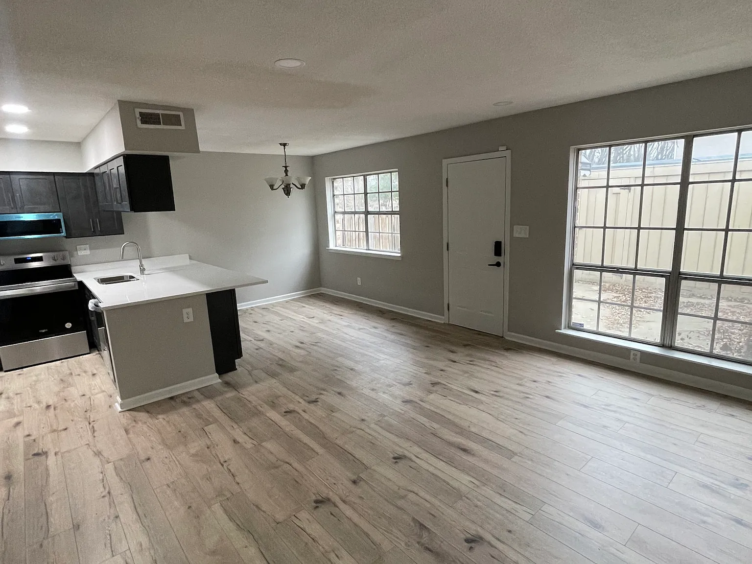 4 bed, 2.0 bath, 1702 sqft, $1,900 — Photo 4