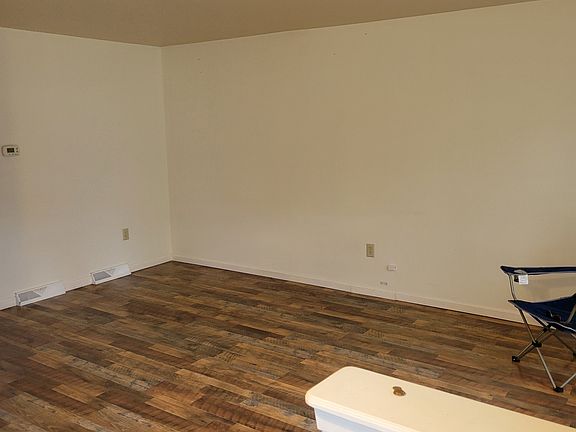 3rd image of 737 Jefferson Blvd