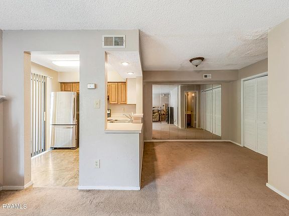 4th image of 1304 E Bayou Pkwy APT 6D